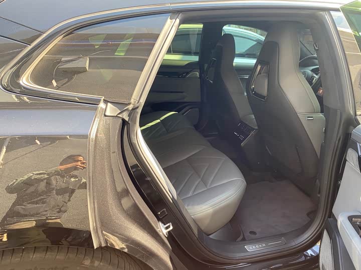 Фото 8 - Zeekr 001