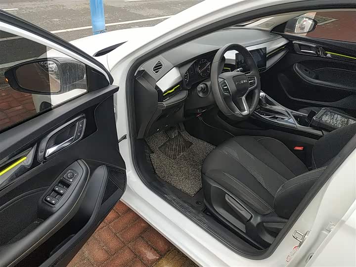 Фото 16 - Roewe i5