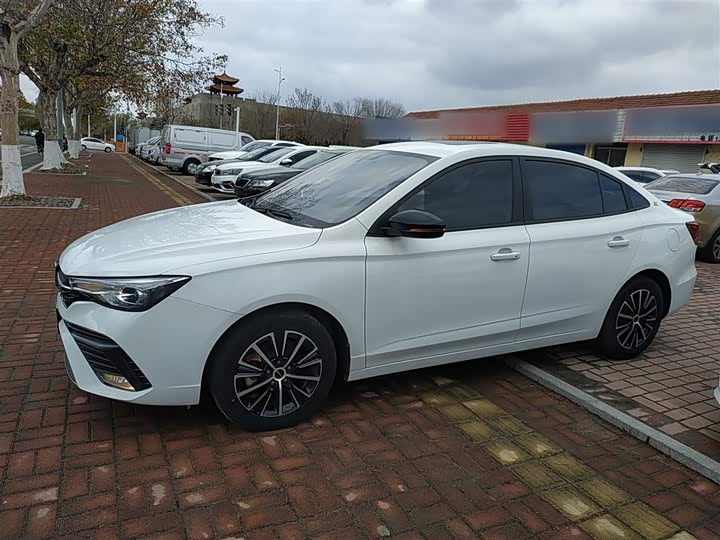 Фото 5 - Roewe i5