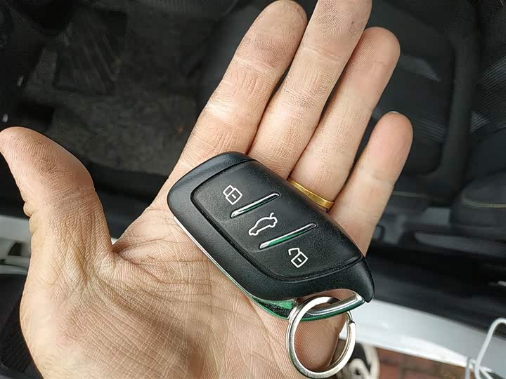 Фото 9 - Roewe i5