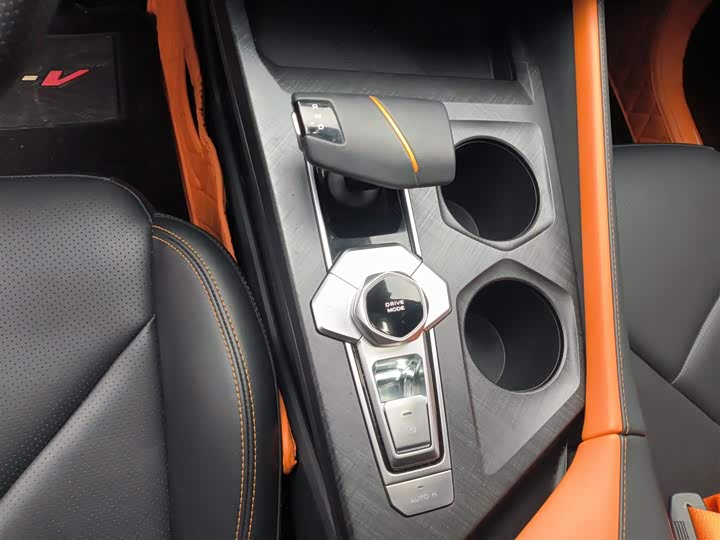 Фото 14 - Changan UNI-V