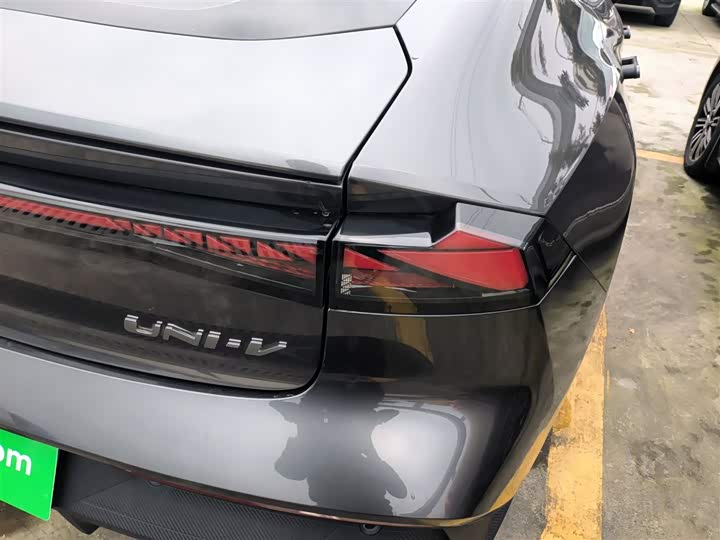 Фото 8 - Changan UNI-V