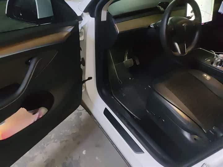 Фото 14 - Tesla Model Y