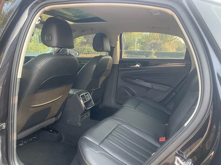 Фото 10 - Volkswagen Passat