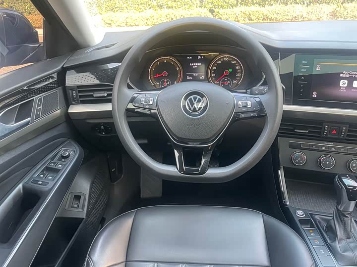 Фото 12 - Volkswagen Passat