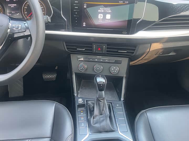 Фото 13 - Volkswagen Passat