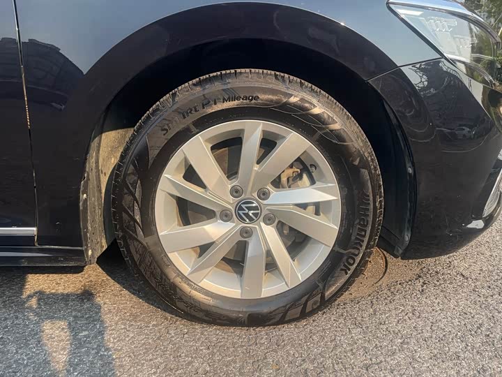 Фото 14 - Volkswagen Passat