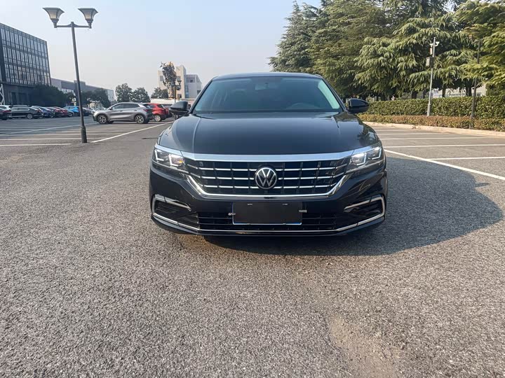 Фото 2 - Volkswagen Passat