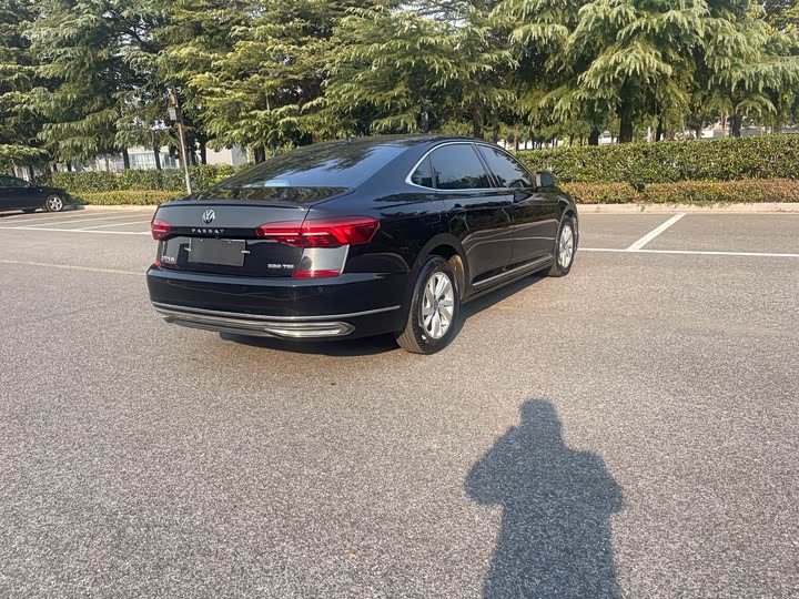 Фото 7 - Volkswagen Passat