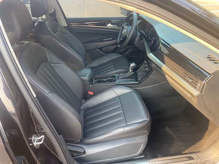 Фото 9 - Volkswagen Passat