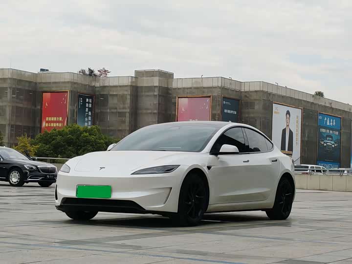 Фото 1 - Tesla Model 3