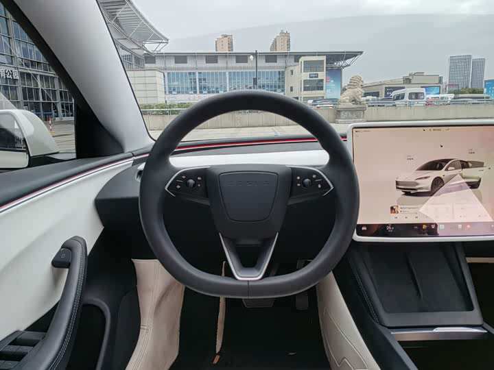 Фото 13 - Tesla Model 3