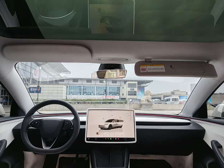 Фото 14 - Tesla Model 3