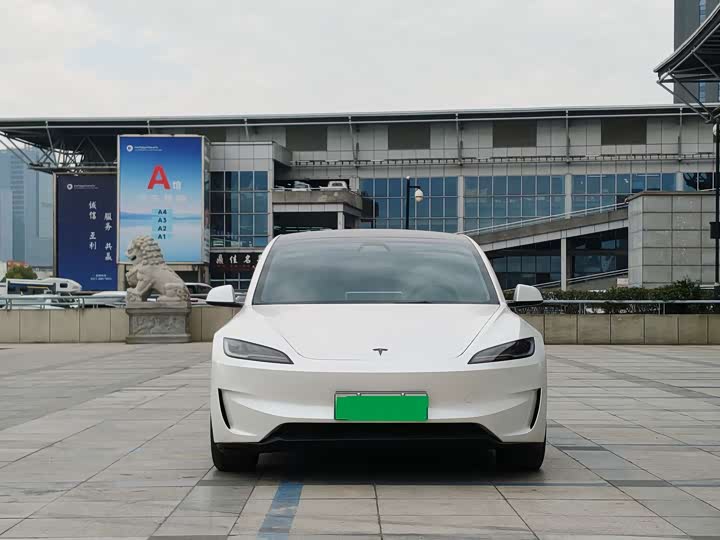 Фото 2 - Tesla Model 3