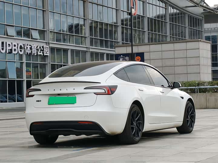 Фото 7 - Tesla Model 3