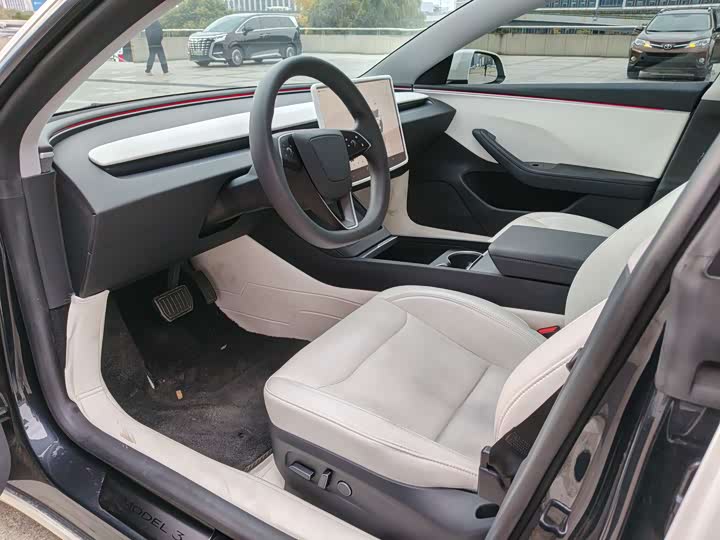 Фото 8 - Tesla Model 3