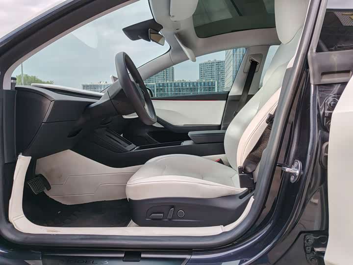 Фото 9 - Tesla Model 3