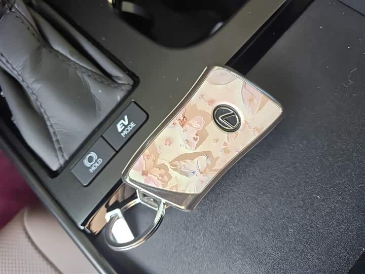 Фото 12 - Lexus ES