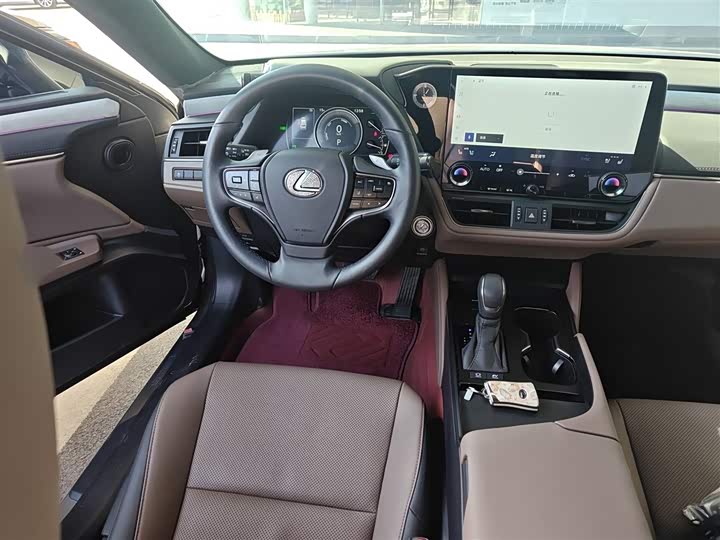 Фото 3 - Lexus ES