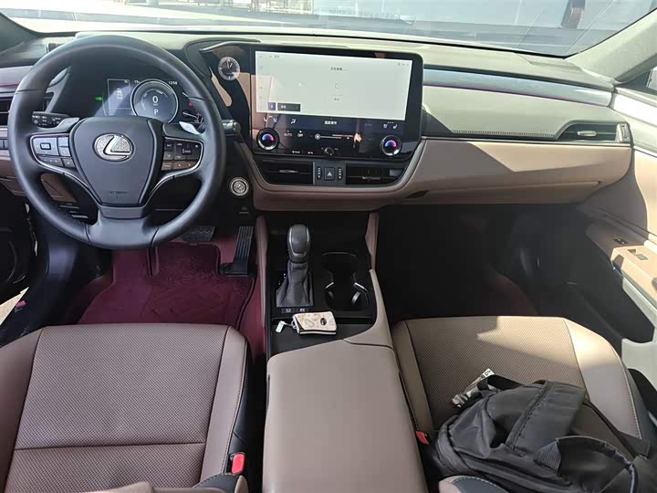 Фото 6 - Lexus ES