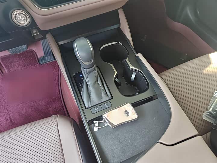 Фото 7 - Lexus ES