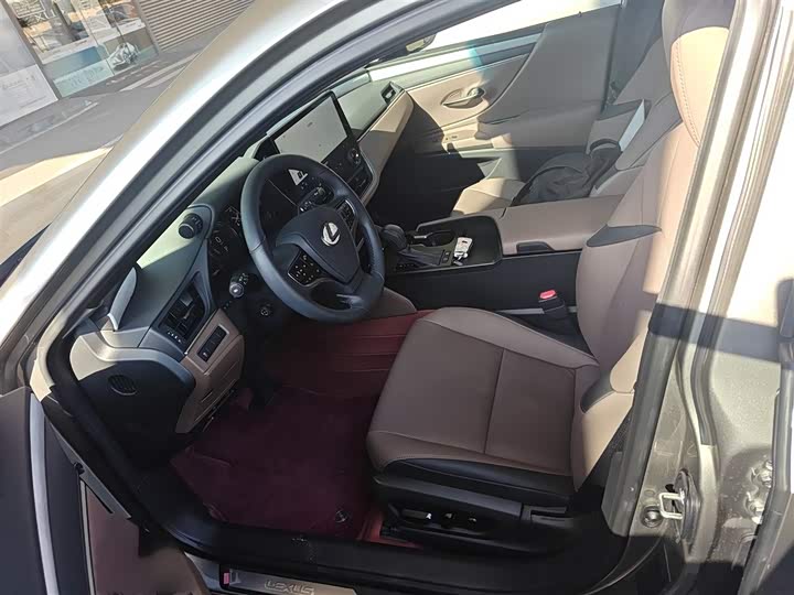 Фото 8 - Lexus ES