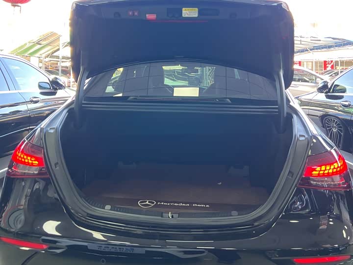 Фото 13 - Mercedes-Benz E-Class