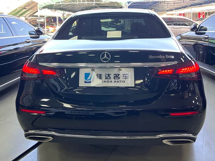 Фото 15 - Mercedes-Benz E-Class