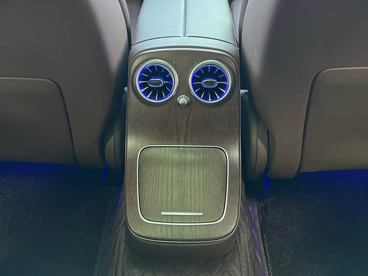 Фото 8 - Mercedes-Benz E-Class