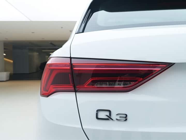 Фото 10 - Audi Q3