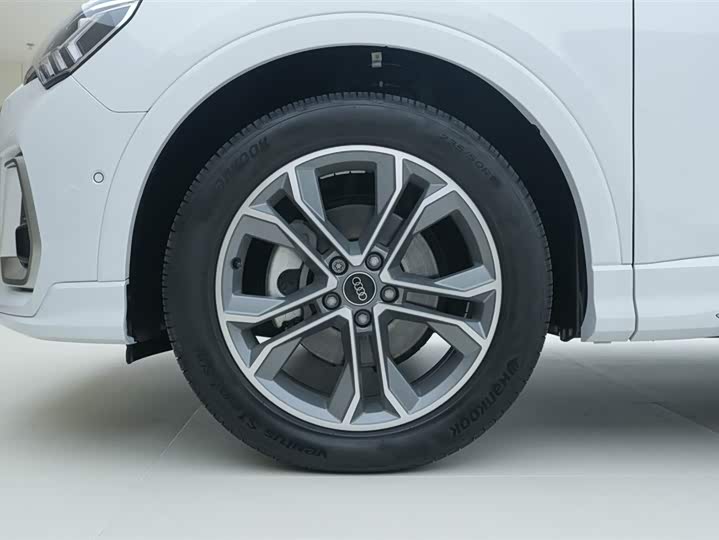 Фото 12 - Audi Q3