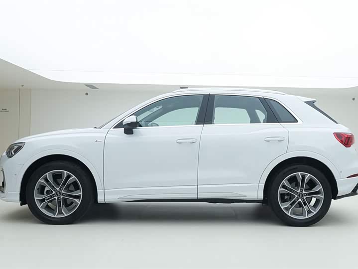 Фото 4 - Audi Q3