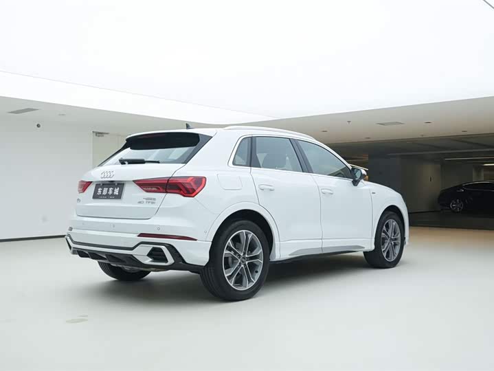 Фото 6 - Audi Q3