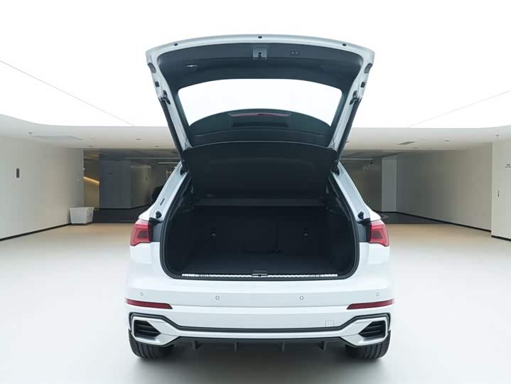 Фото 8 - Audi Q3