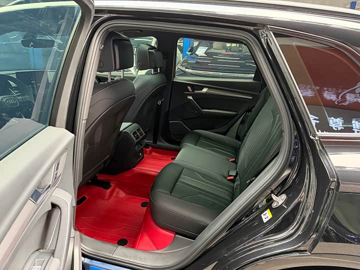 Фото 10 - Audi Q5L