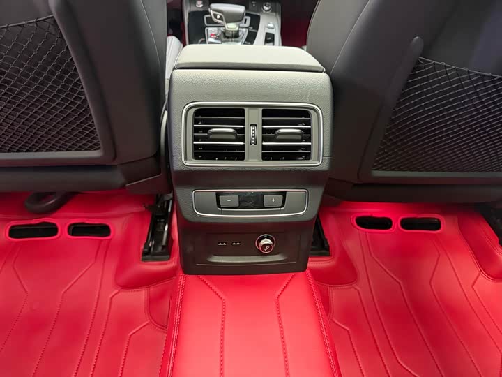 Фото 11 - Audi Q5L