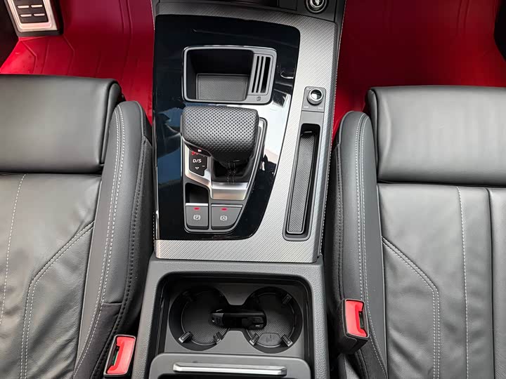 Фото 12 - Audi Q5L