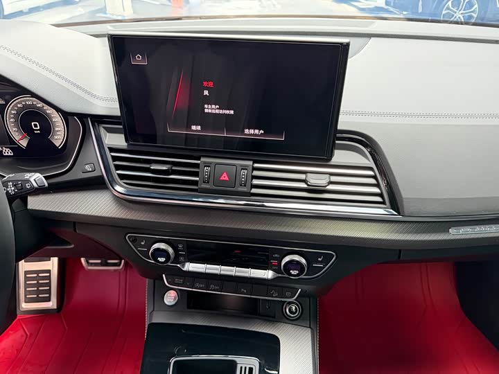 Фото 13 - Audi Q5L