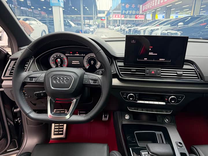 Фото 16 - Audi Q5L