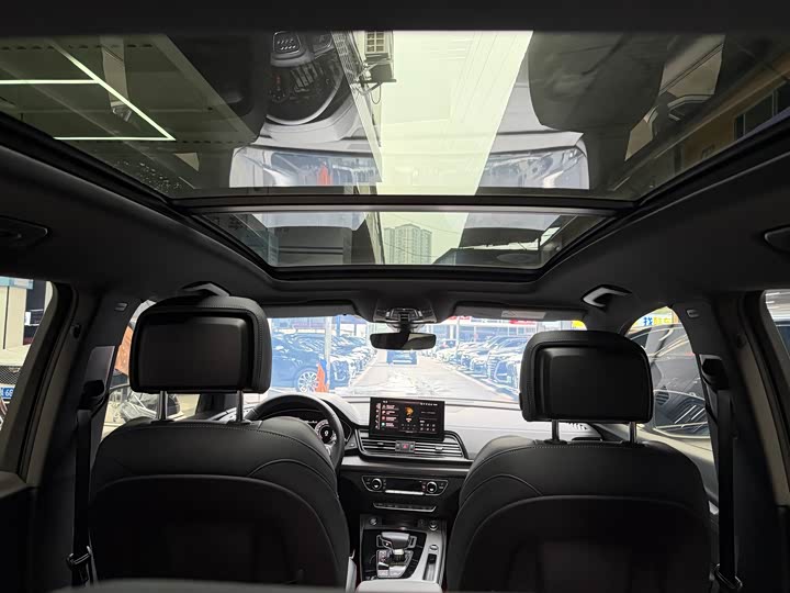 Фото 21 - Audi Q5L