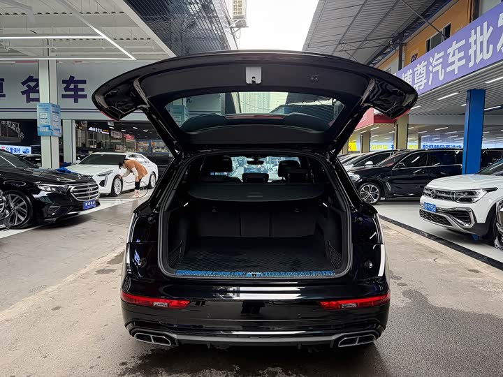 Фото 23 - Audi Q5L