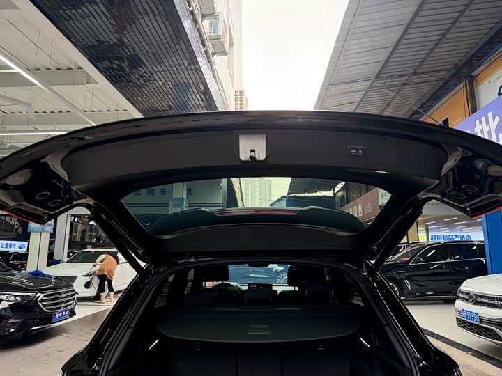 Фото 24 - Audi Q5L