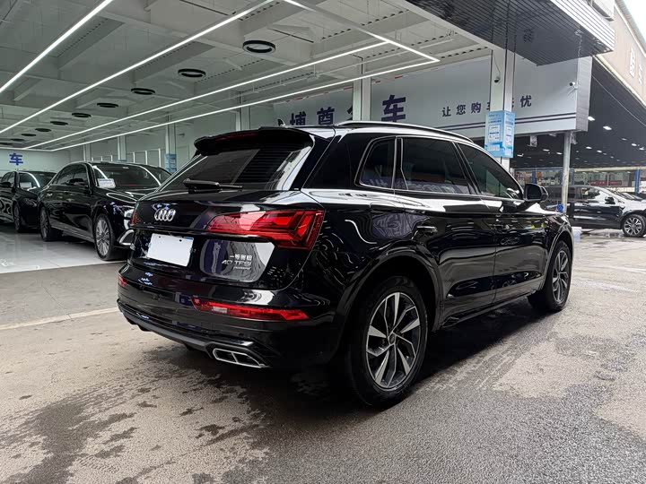 Фото 25 - Audi Q5L