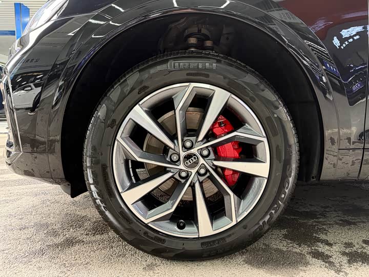 Фото 5 - Audi Q5L