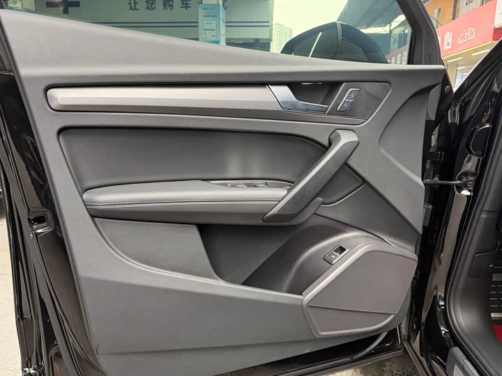 Фото 8 - Audi Q5L