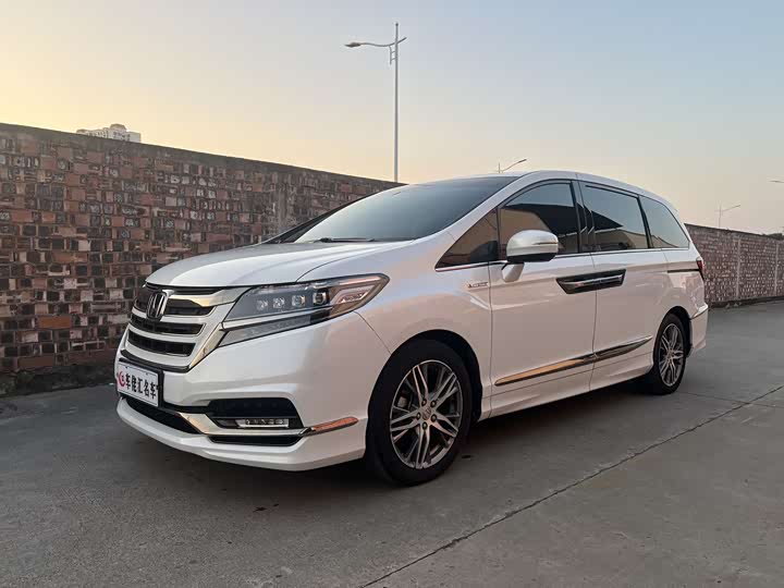 Фото 1 - Honda Elysion