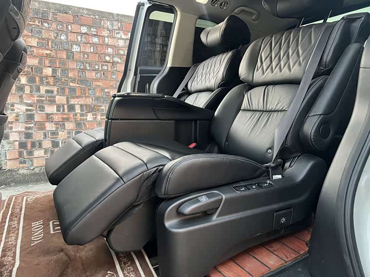 Фото 12 - Honda Elysion