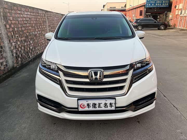 Фото 2 - Honda Elysion