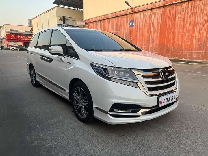 Фото 3 - Honda Elysion