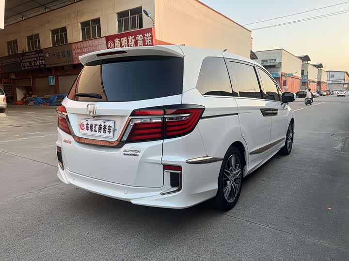 Фото 4 - Honda Elysion